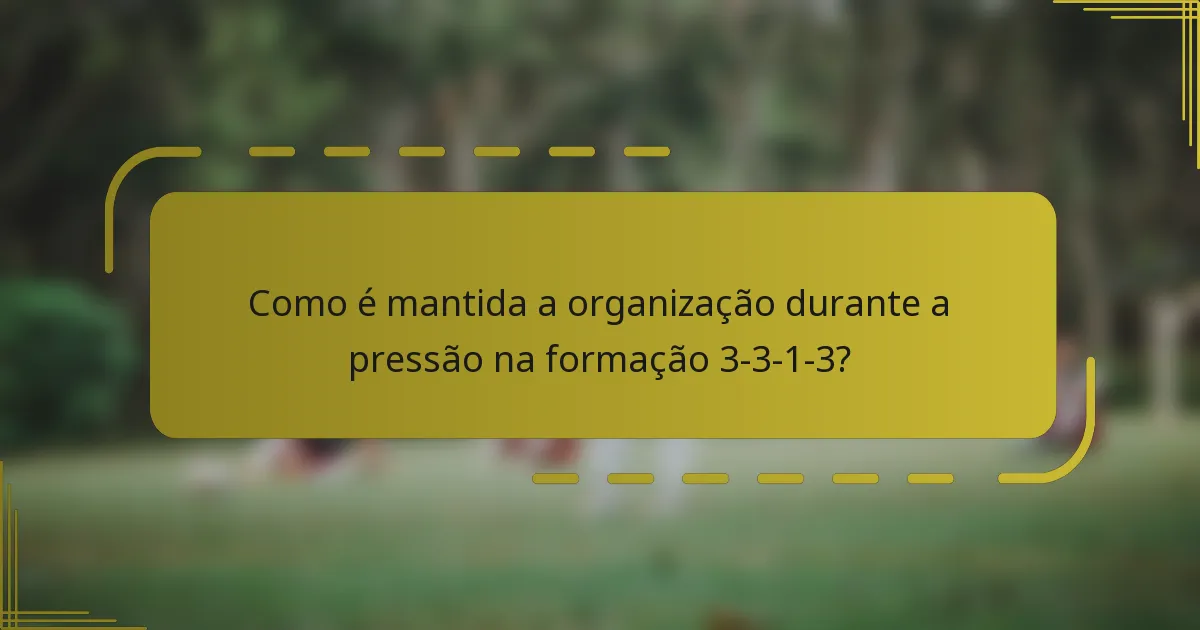 Como é mantida a organização durante a pressão na formação 3-3-1-3?